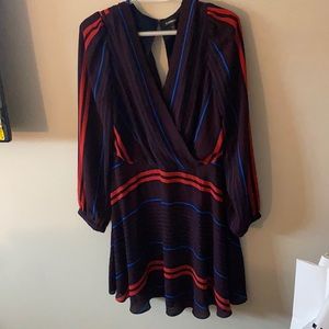 Cute long sleeve dress, never worn, half zip in the back. Size L